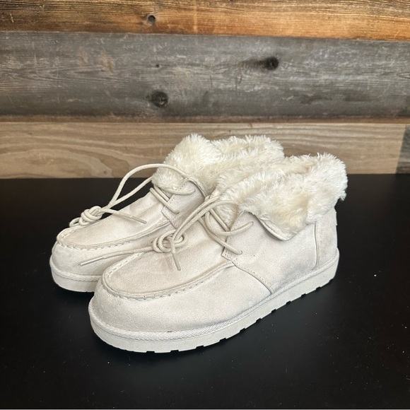 New Makalu Shoes Womens 8M Della Winter Moc Toe Lace Up Sneakers Faux Fur READ - Picture 1 of 14
